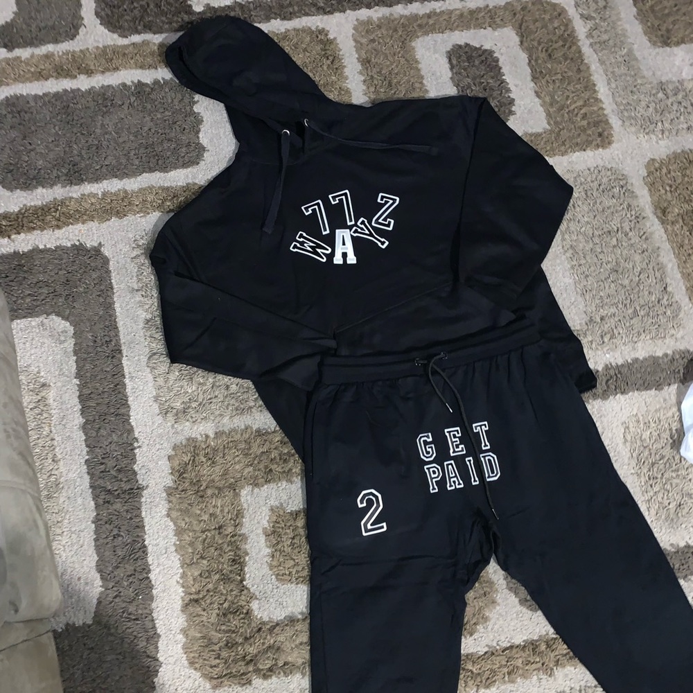 77 WAYZ ALL BLACK SET( HOODIE AND JOGGERS)